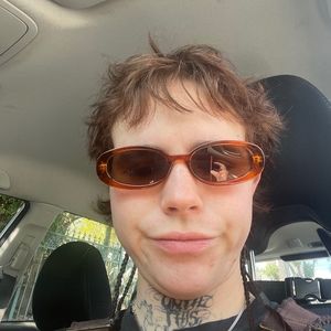 Meet your Posher, Posh